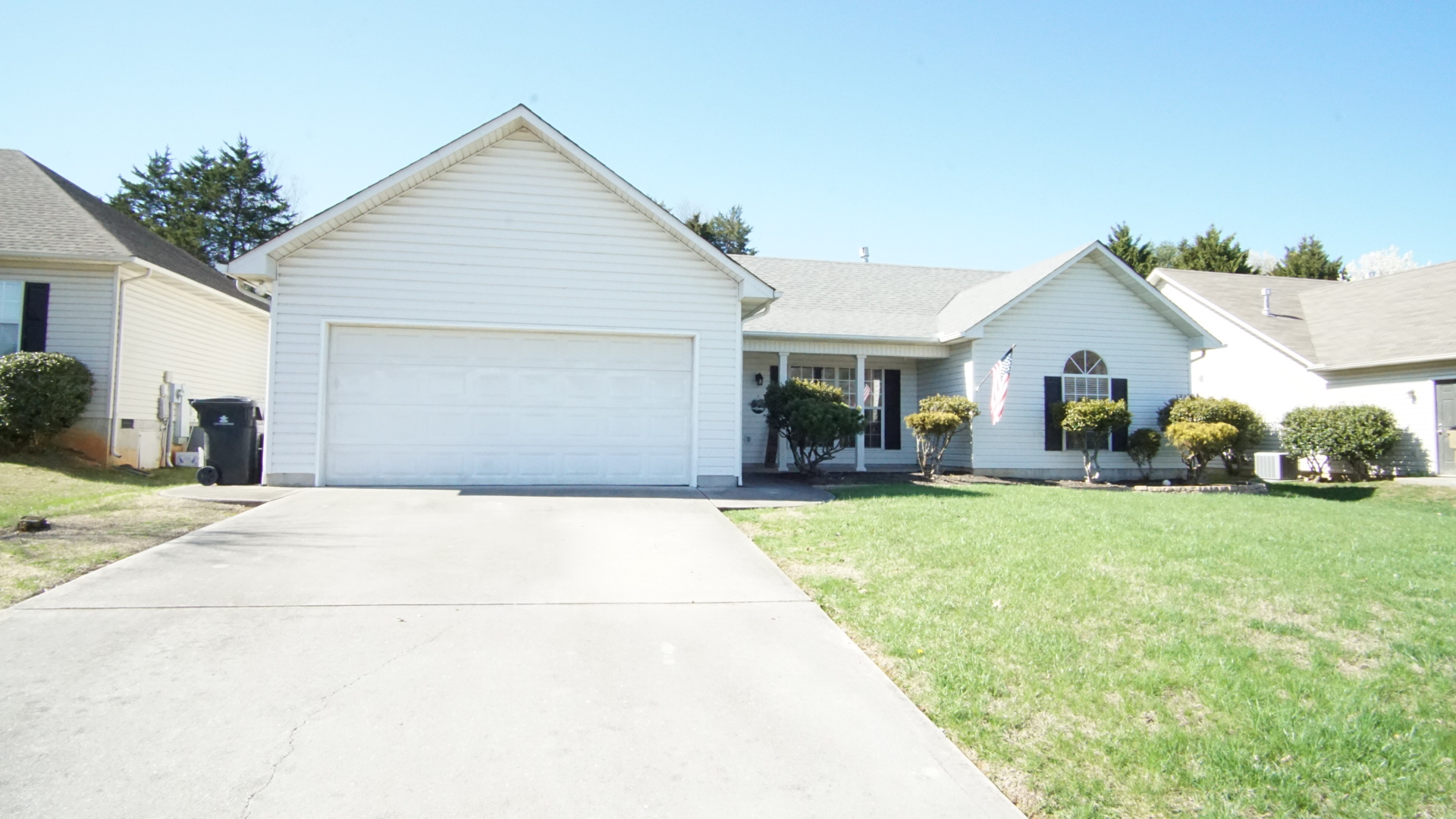 5425 Crooked Pine Ln